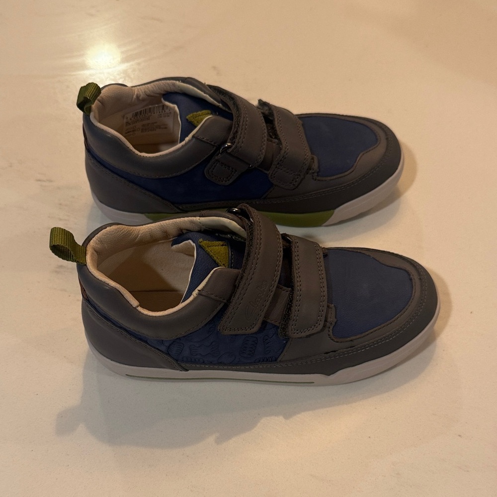 Boys Clarks brand Blue and Gray Velcro Leather Sneakers 12Wide - NEW